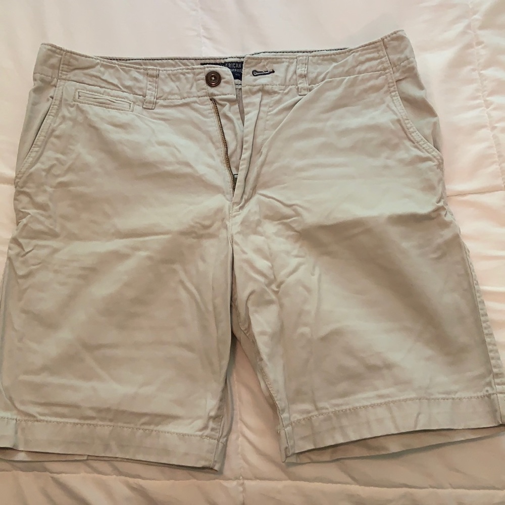 Men’s White American Eagle Khakis Shorts